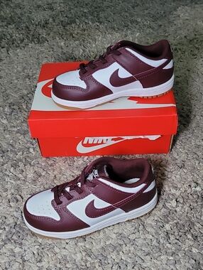 Nike Kids Low-Top Sneakers - White & Maroon